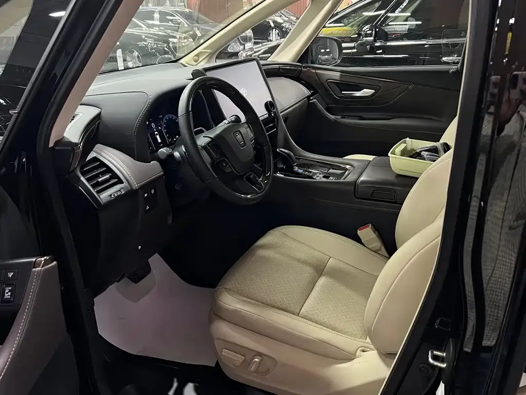 Toyota Vellfire — фото 8