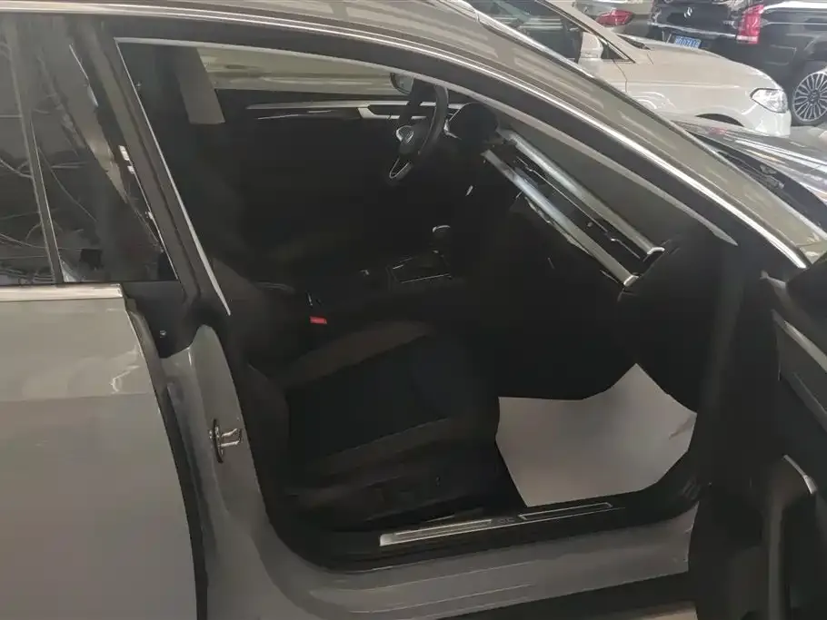 Volkswagen CC 2023 из CN, фото 4