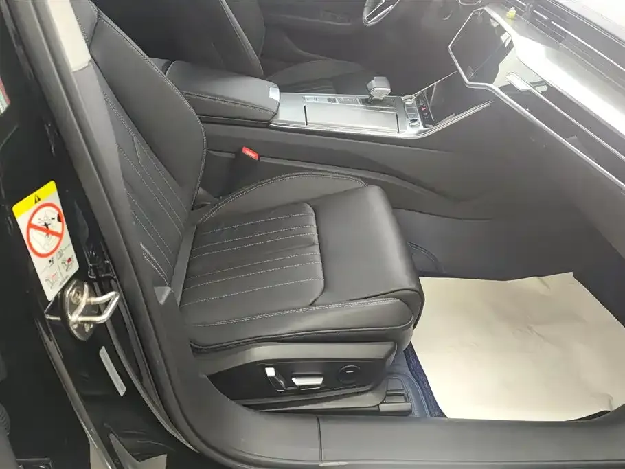 Audi A6L 2023 из CN, фото 2