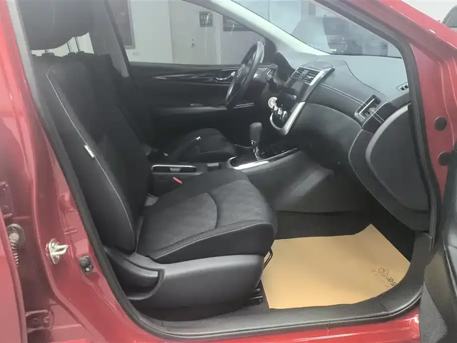 Nissan Tiida 2024 из CN, фото 8