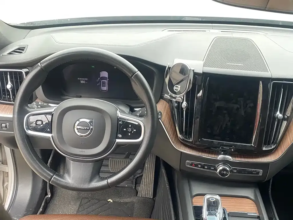Volvo XC60 2021 из CN, фото 9