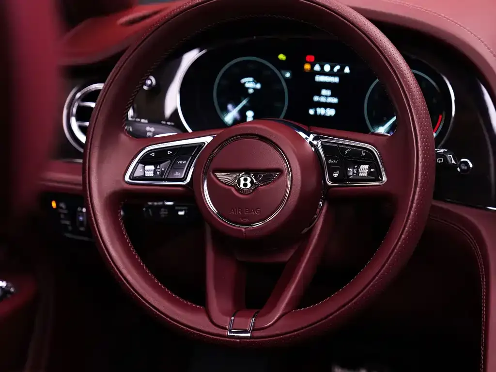 Bentley Bentayga 2022 из CN, фото 7