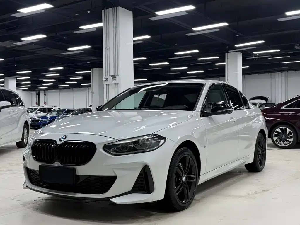 BMW 1 Series 2022 из CN, фото 1
