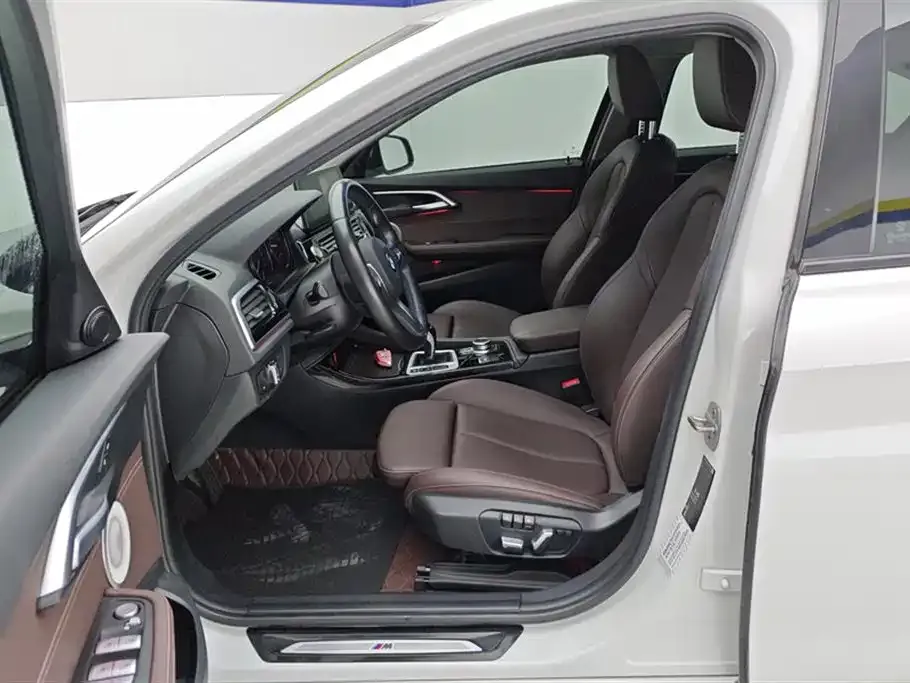 BMW 1 Series 2021 из CN, фото 9