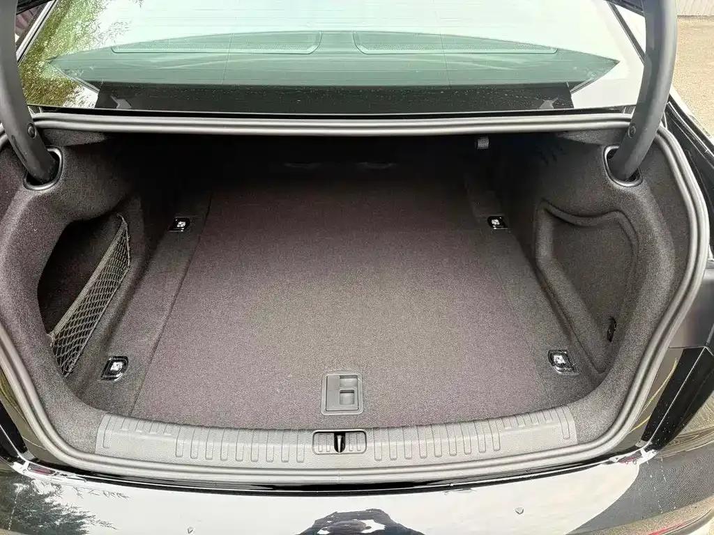 Audi A6L 2024 из CN, фото 8