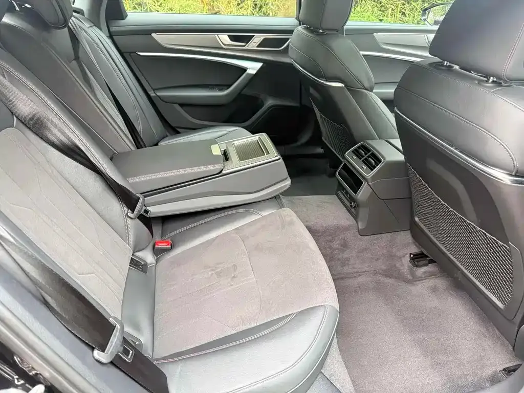 Audi A6L 2024 из CN, фото 5
