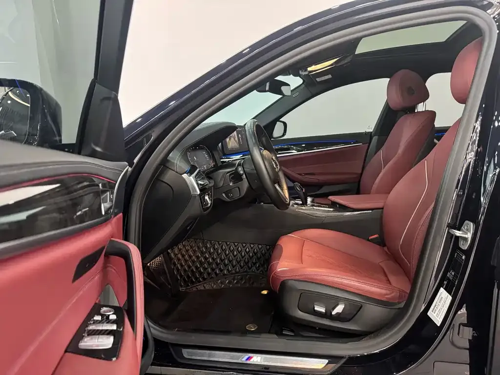 BMW 5 Series 2021 из CN, фото 5