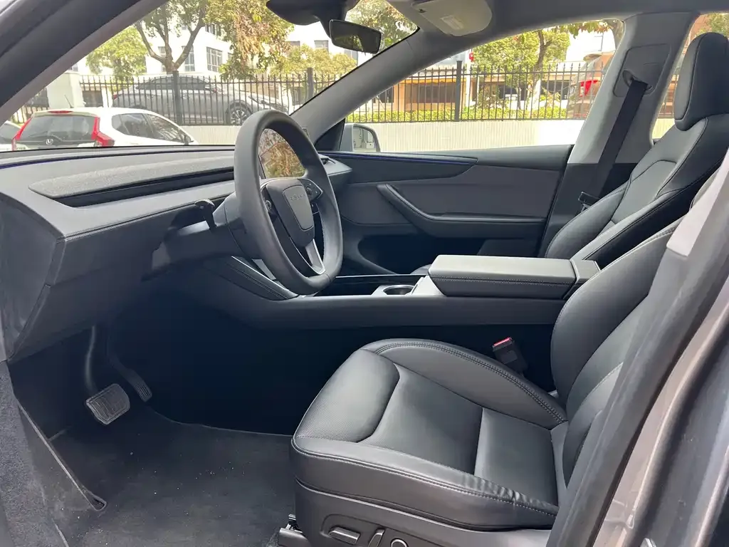 Tesla Model Y 2025 из CN, фото 2