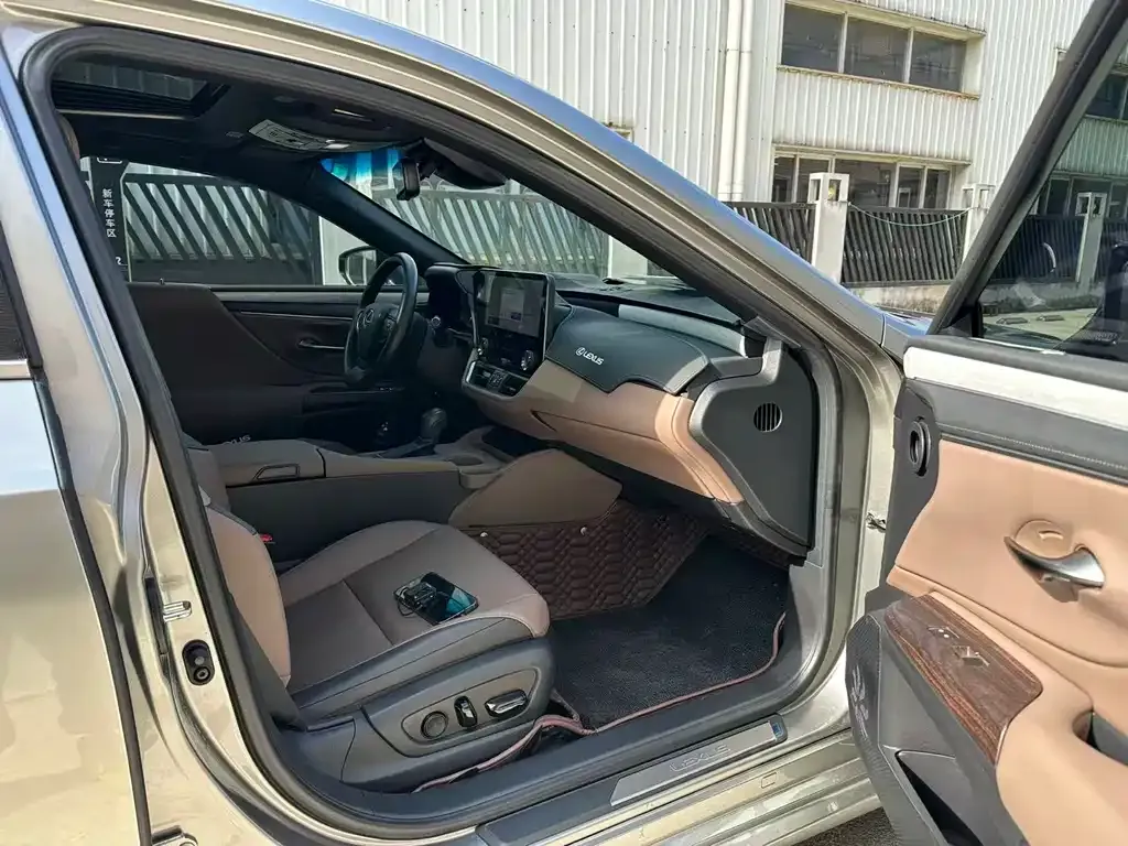 Lexus ES 2025 из CN, фото 2