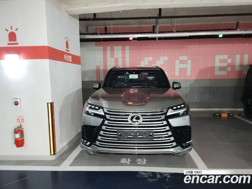 Lexus LX