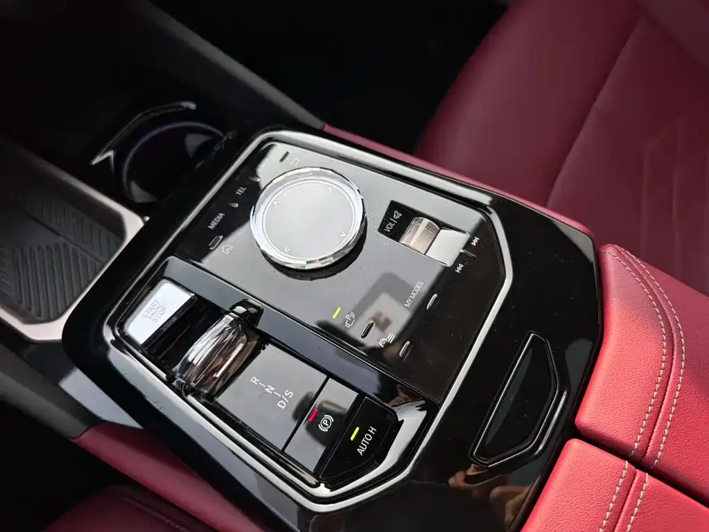 BMW 5 Series 2025 из CN, фото 6