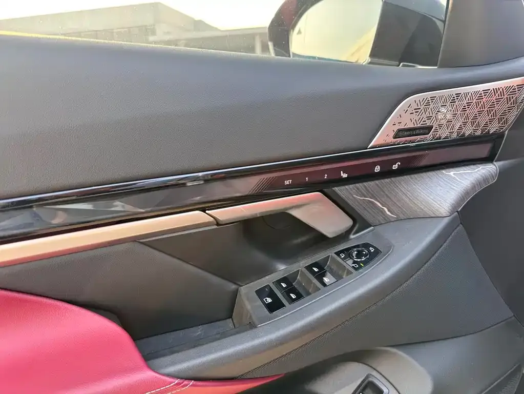 BMW 5 Series 2025 из CN, фото 5