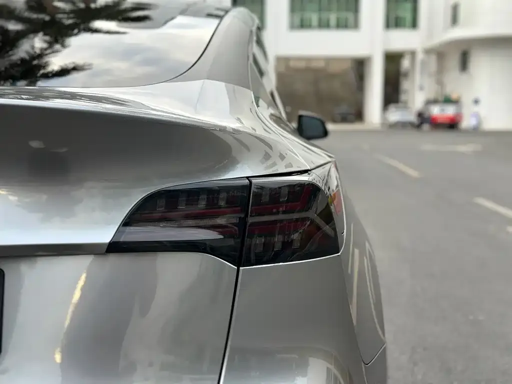 Tesla Model Y — фото 5