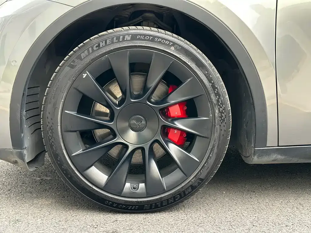Tesla Model Y — фото 7