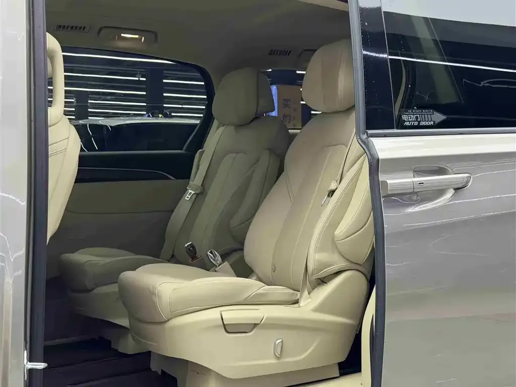 Buick GL8 2024 из CN, фото 3