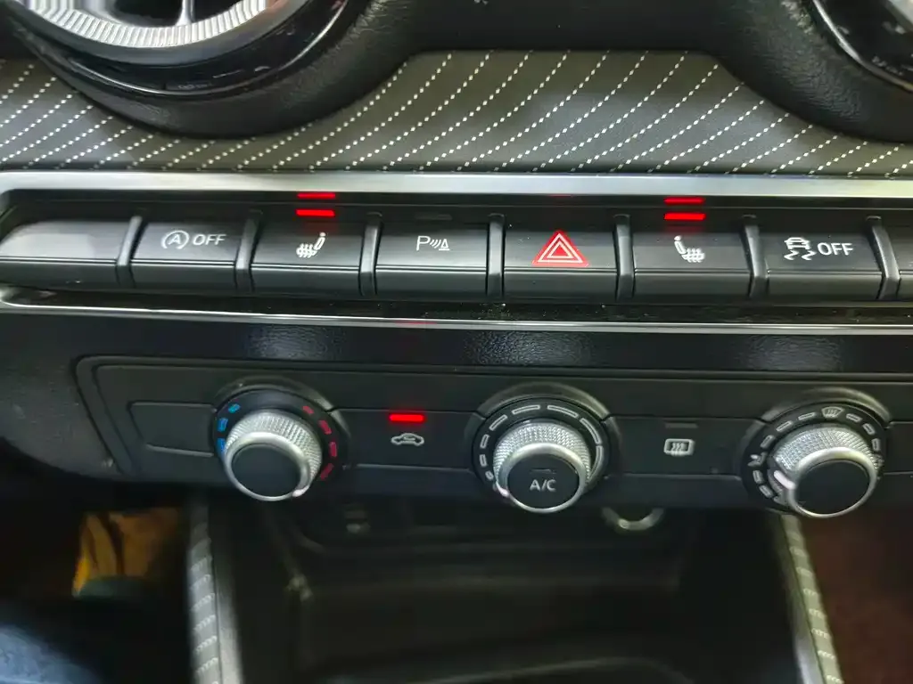 Audi Q2L 2023 из CN, фото 10