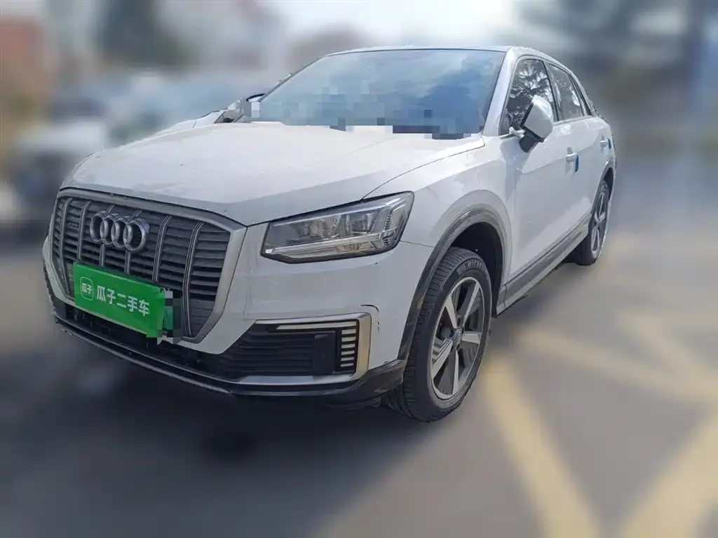Audi Q2L e-tron — фото 2