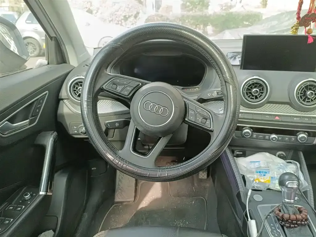 Audi Q2L e-tron — фото 10