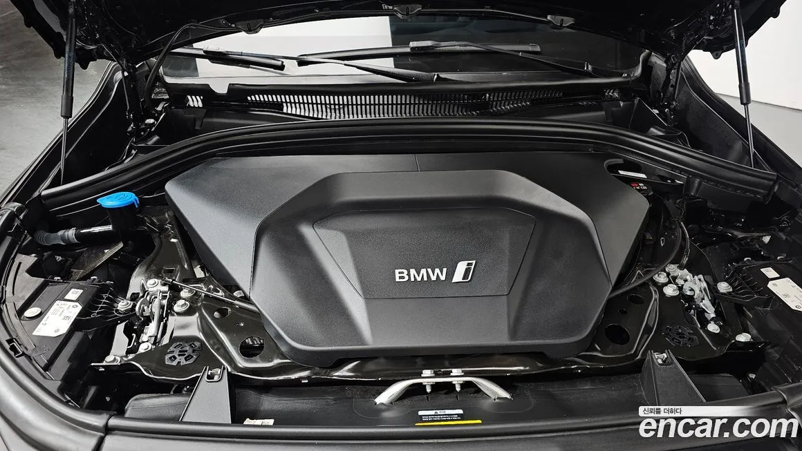 BMW iX1 2024 из KR, фото 7