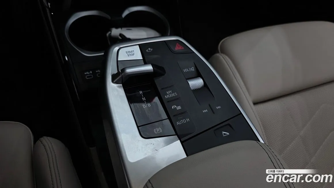 BMW iX1 2024 из KR, фото 10