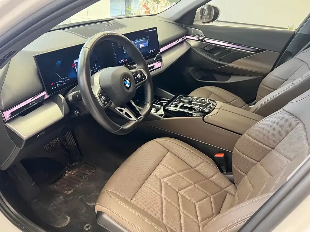 BMW 5 Series 2024 из CN, фото 5