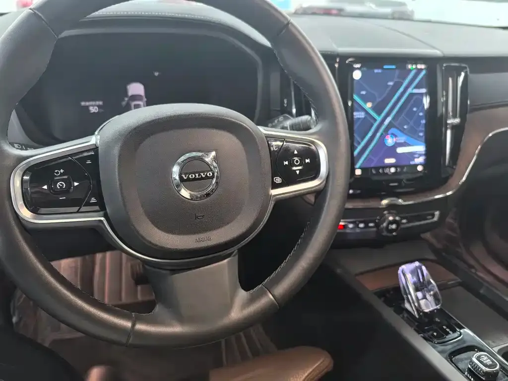 Volvo XC60 2024 из CN, фото 6