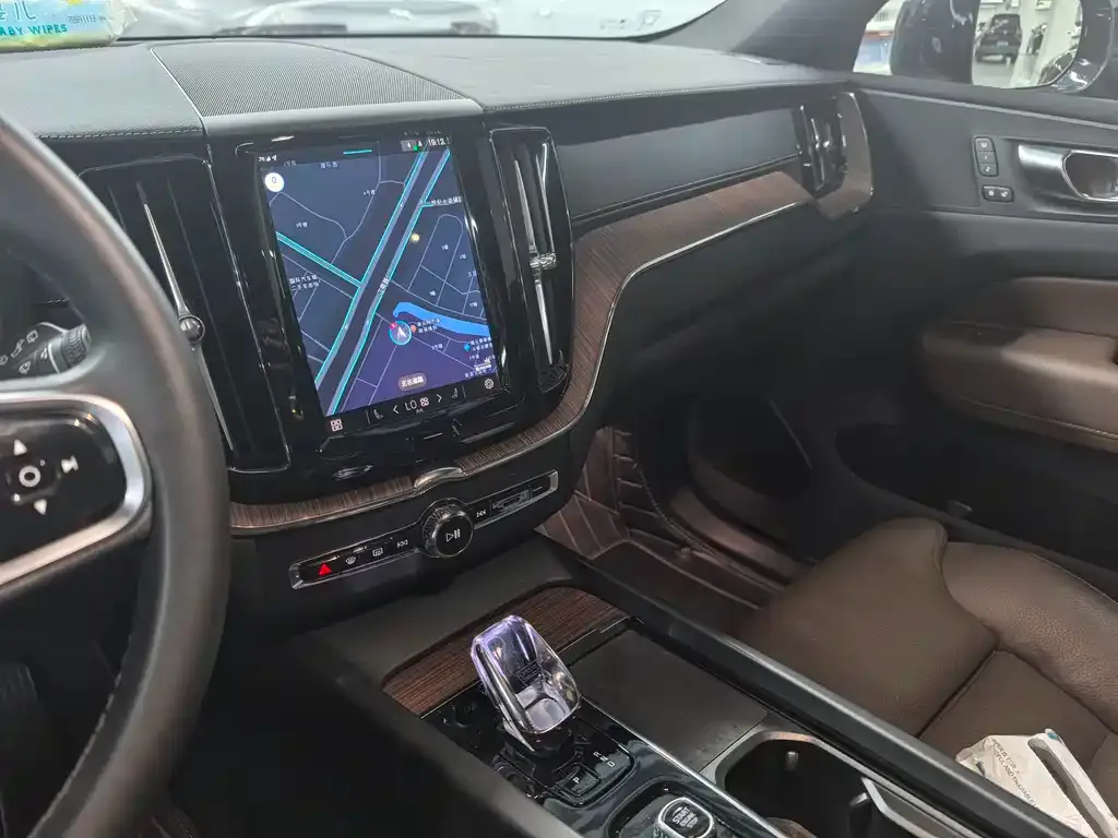Volvo XC60 2024 из CN, фото 8