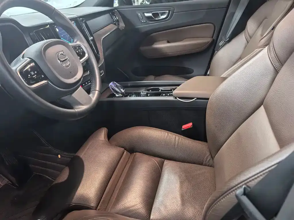 Volvo XC60 2024 из CN, фото 10