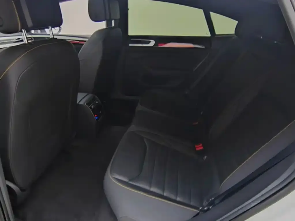 Volkswagen CC 2024 из CN, фото 6