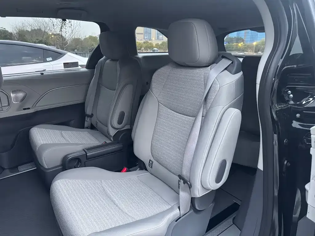 Toyota Sienna 2026 из CN, фото 4