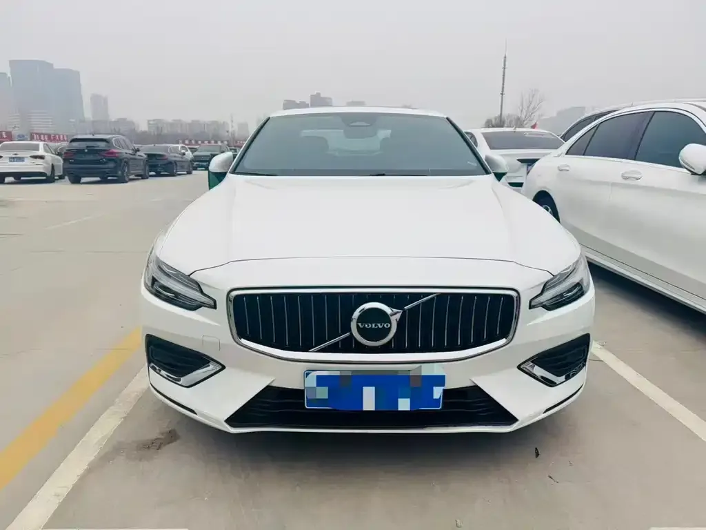 Volvo S60 2024 из CN, фото 2