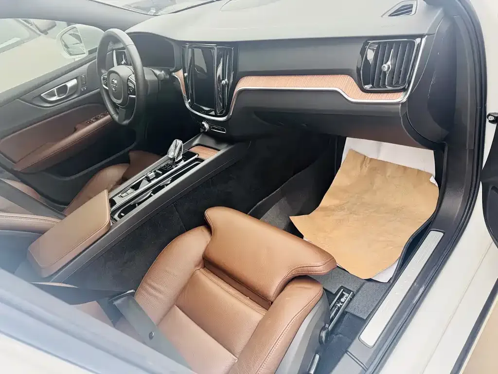Volvo S60 2024 из CN, фото 8