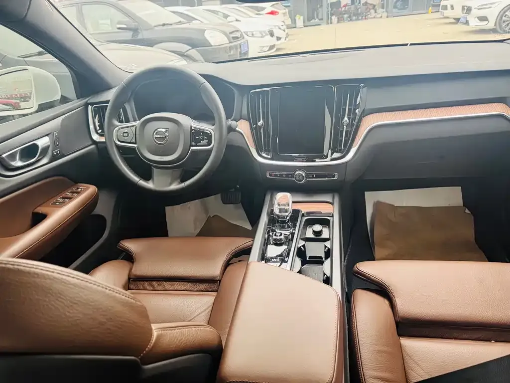 Volvo S60 2024 из CN, фото 7