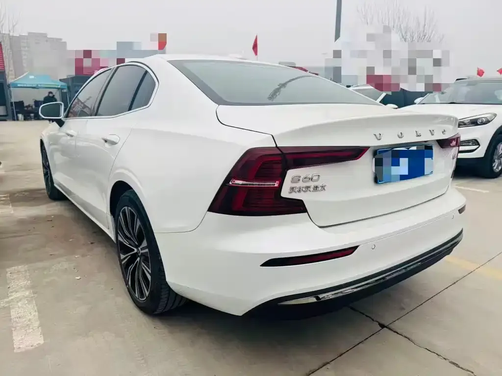Volvo S60 2024 из CN, фото 5