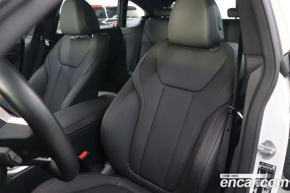 BMW i4 — фото 8