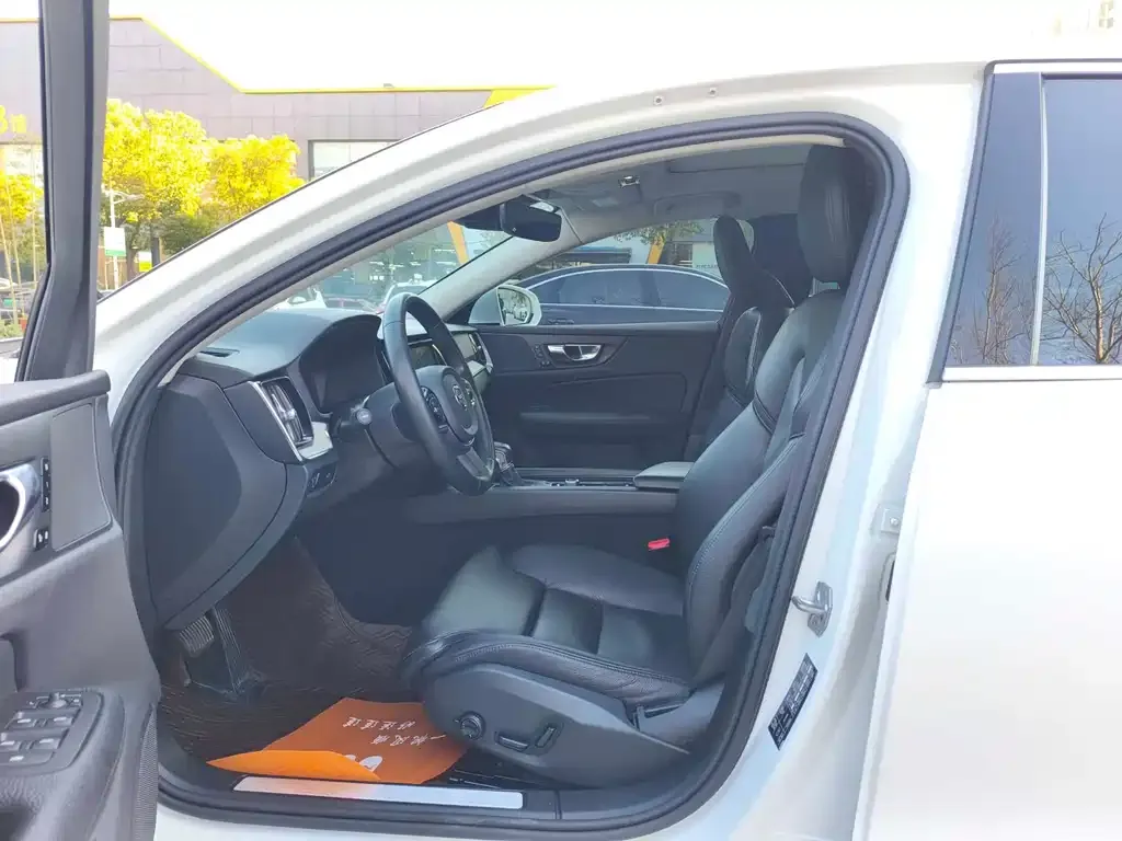 Volvo S60 2021 из CN, фото 5