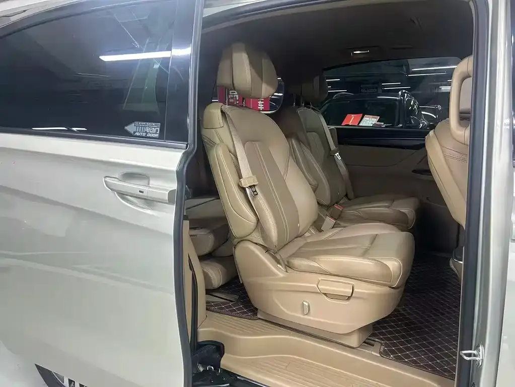 Buick GL8 2021 из CN, фото 9