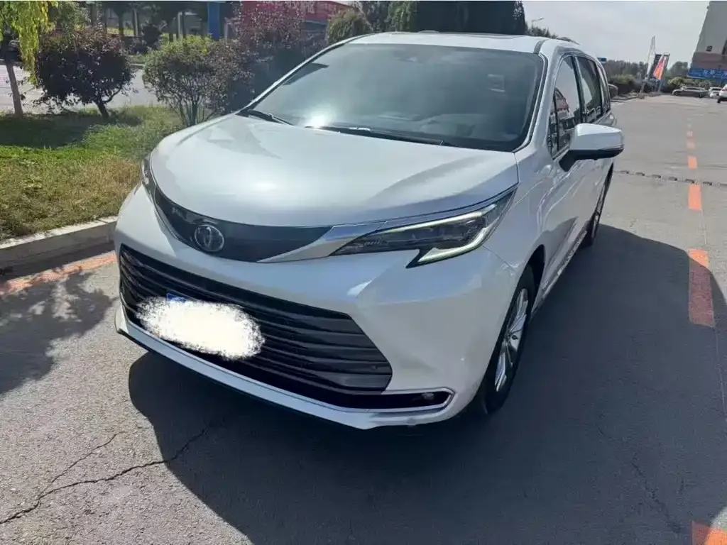 Toyota Sienna 2022 из CN, фото 1