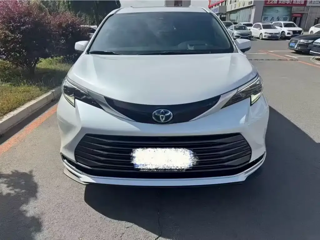 Toyota Sienna 2022 из CN, фото 3