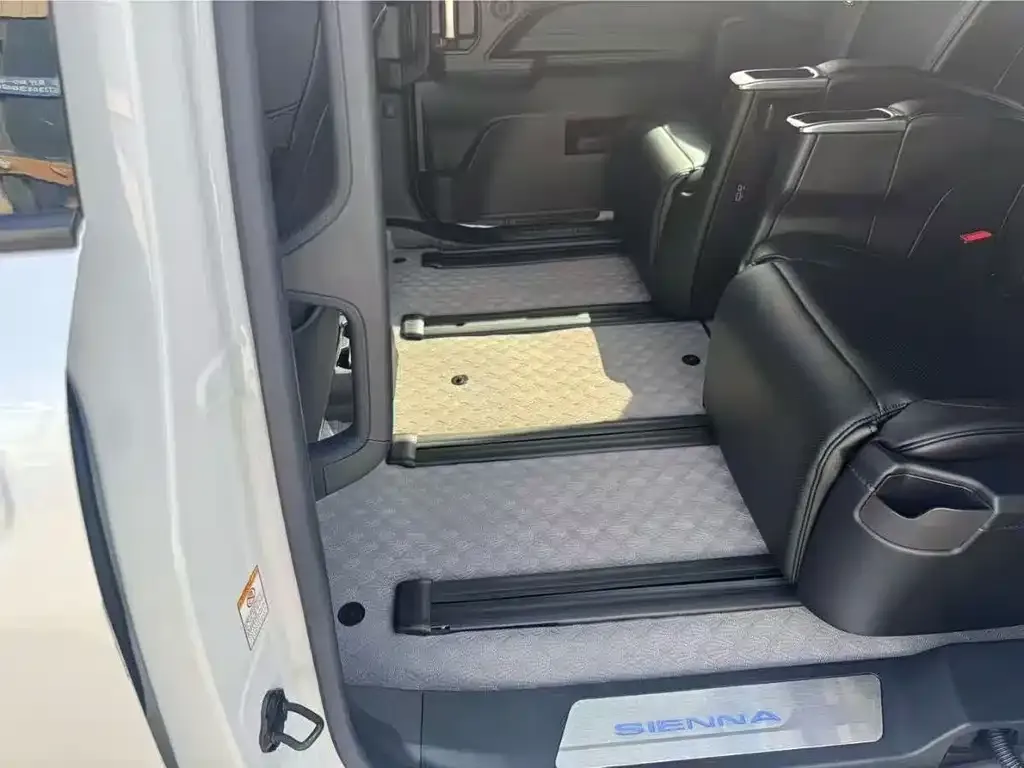 Toyota Sienna 2022 из CN, фото 4