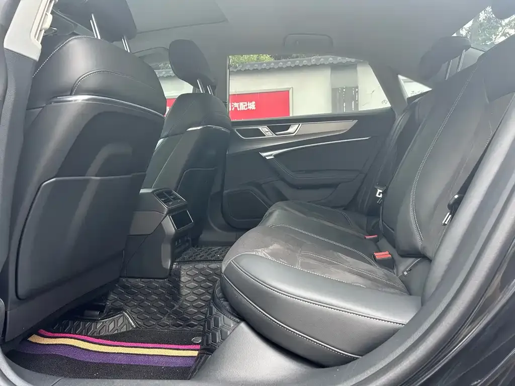Audi A7L 2023 из CN, фото 4