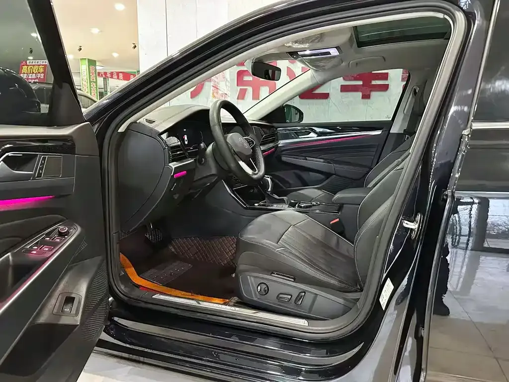Volkswagen Passat 2023 из CN, фото 10