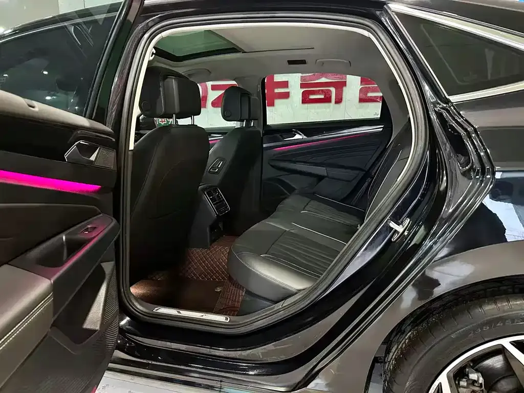 Volkswagen Passat 2023 из CN, фото 4
