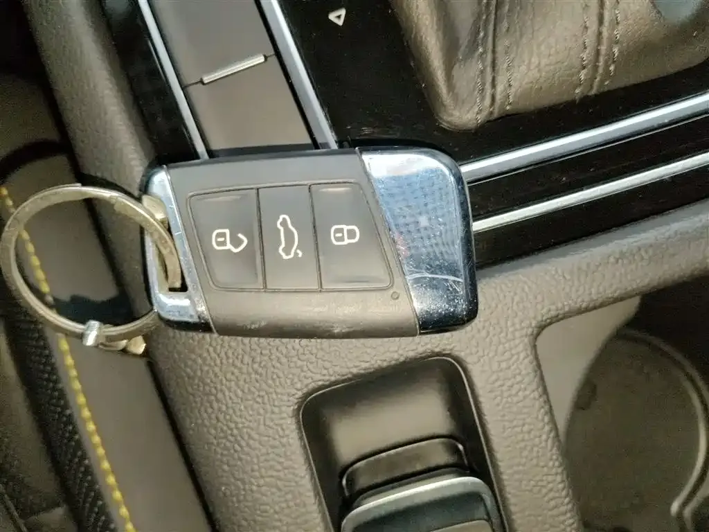 Volkswagen CC 2024 из CN, фото 2