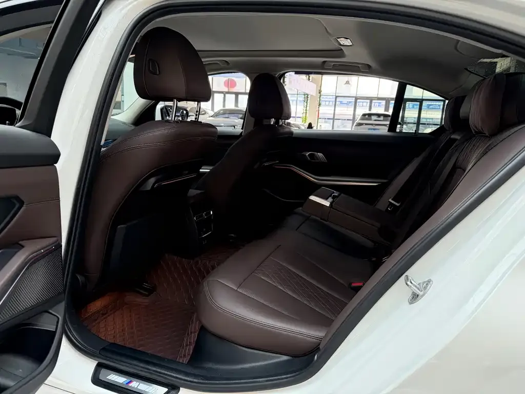 BMW 3 Series 2022 из CN, фото 2