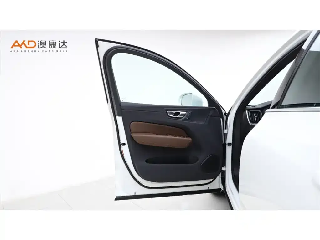 Volvo XC60 2024 из CN, фото 6