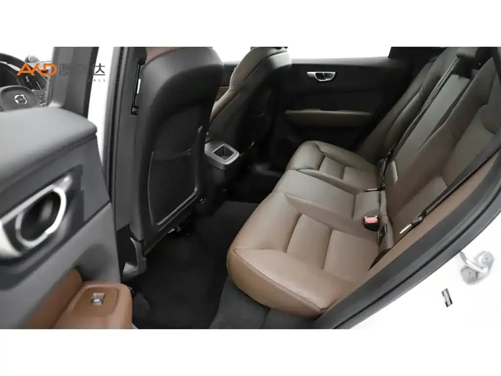 Volvo XC60 2024 из CN, фото 2