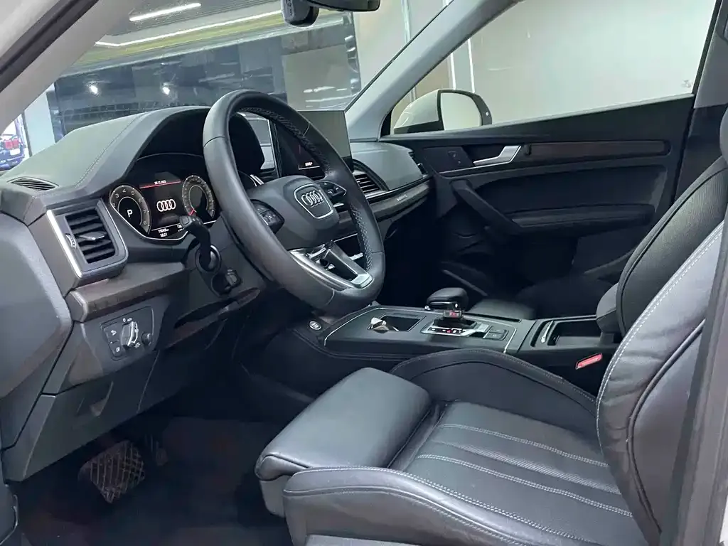 Audi Q5L 2022 из CN, фото 2