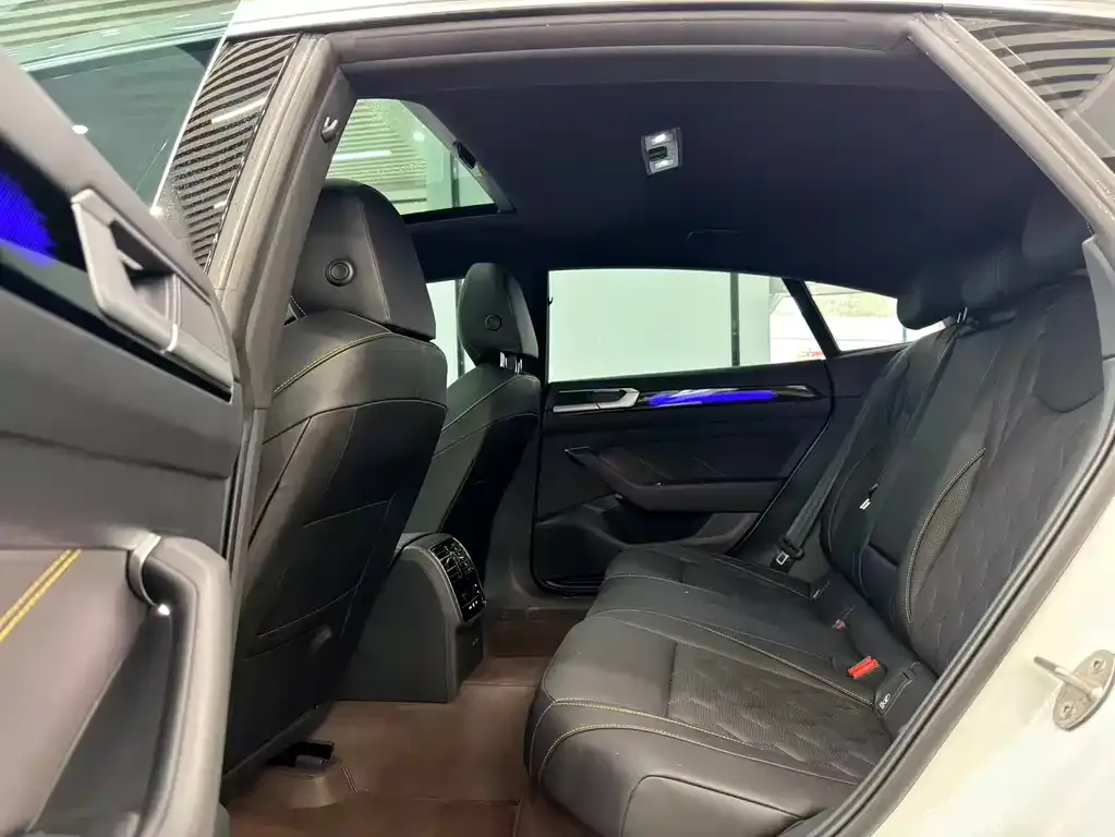 Volkswagen CC 2026 из CN, фото 4