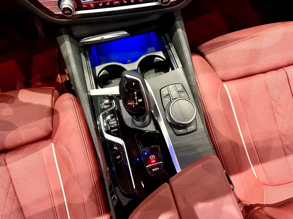 BMW 5 Series 2023 из CN, фото 10